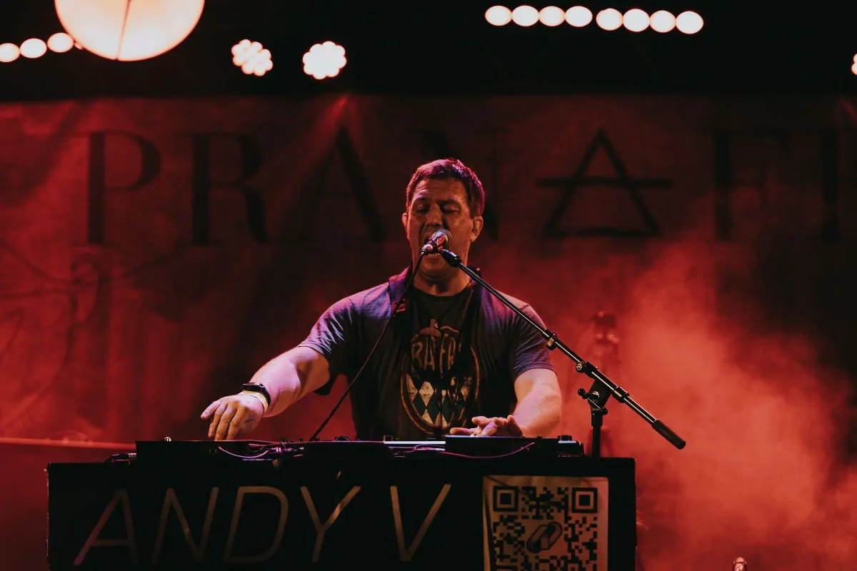 Andy V