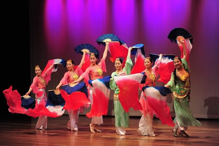 Chinese Fan Dancers