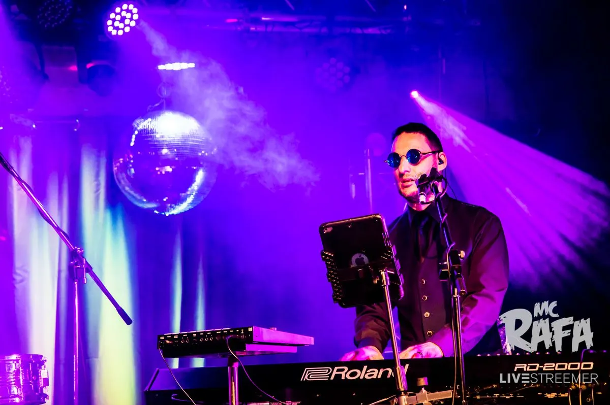 F Key Piano Man