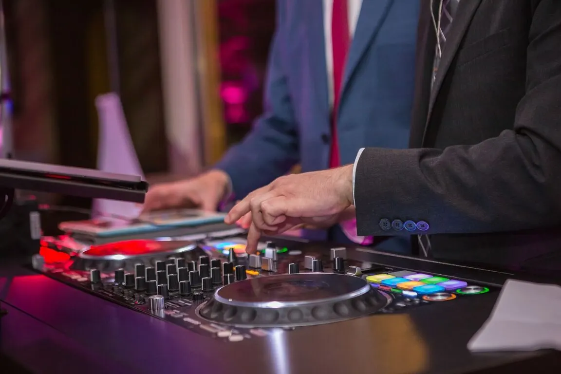 Sonic DJs